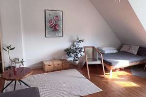 Charmante, großzügige Altbau-Dachgeschosswohnung