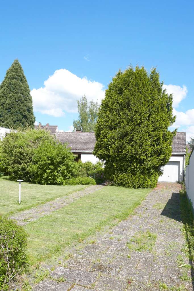 Kassel-Kirchditmold Großzügiger, freier Bungalow mit einem wunderschönen Garten und Garage