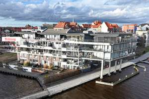 Wohnen am Wasser! Eigentumswohnung im 2. OG mit Balkon, TG-Stellplatz und Bootsanlegeplatz! – Die vollständige Adresse der Immobilie erhältst du vom Anbieter., 26721 Stadtzentrum, Emden – Vorschaubild 1