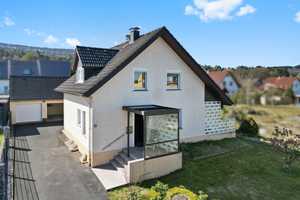 Gemütliches Zweifamilienhaus mit großem Grundstück in Detmold – Sandstraße 74, 32758 Lippe (Kreis) – Vorschaubild 1