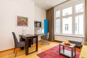 Villa Marta - Ruhig gelegenes Pied-à-terre mit Aufzug
fußläufig zum Ludwigkirchplatz & Ku'damm – Die vollständige Adresse der Immobilie erhältst du vom Anbieter., 10719 Wilmersdorf, Berlin – Vorschaubild 4
