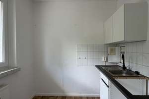 Single-Apartment mit Wannenbad und Balkon - nur für EINE Person! – Kastanienallee 116, 12627 Hellersdorf, Berlin – Vorschaubild 3