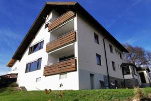 Aussichtslage - Stadt Regen: 3-Fam-Haus m. 270 m2 Wohnfläche - auf Wunsch kurzfristig beziehbar! – Die vollständige Adresse der Immobilie erhältst du vom Anbieter., 94209 Regen – Vorschaubild 1