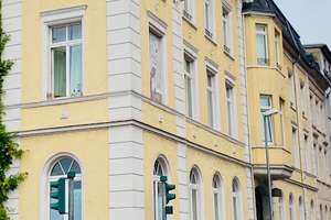 Altbauperle am Rheinufer - großzügige 1 -Zimmer Wohnung mit Rheinblick !