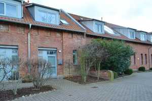Stilvolles Reihenhaus im Loftcharakter mit Stellplatz in guter Lage! – Hauptstraße 29e, 38165 Helmstedt (Kreis) – Vorschaubild 1
