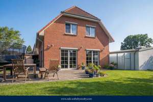 Modernisiertes Einfamilienhaus mit großzügigem Grundstück in ruhiger Wohnlage