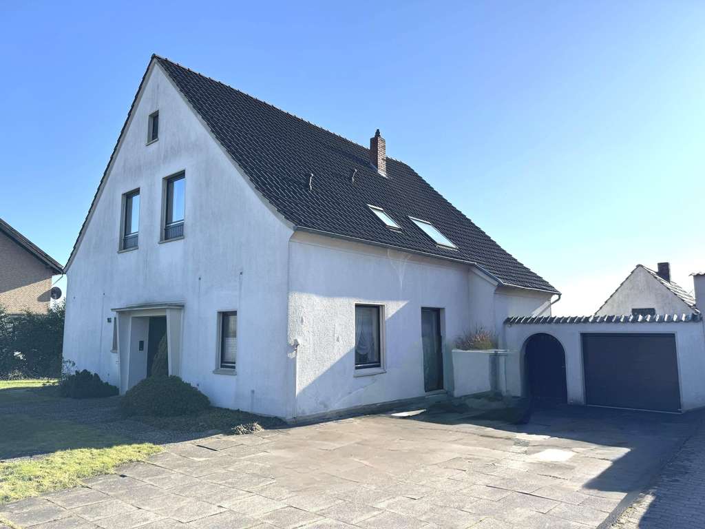 Immobilie in Bünde - Charmantes Einfamilienwohnhaus mit viel Platz in Bünde-Holsen - Bild 1