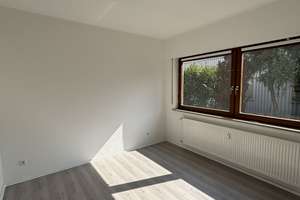 Riesiges WG Zimmer für Single oder Paare ab sofort verfügbar! – Rütlistraße 57, 70435 Zuffenhausen-Schützenbühl, Stuttgart – Vorschaubild 3