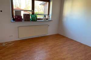 Verkauf von einem freistehenden Einfamilienhaus mit möglicher Einliegerwohnung  in Schrobenhausen! – Die vollständige Adresse der Immobilie erhältst du vom Anbieter., 86529 Schrobenhausen – Vorschaubild 2