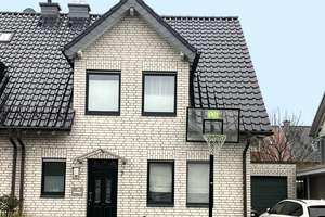 Attraktives Einfamilienhaus mit Garage in ausgezeichneter Lage 