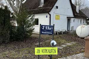 Von Privat: Grundstück auf Erbpacht mit altem, leerstehendem Haus in München-Moosach