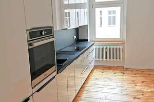 Hochwertig sanierte 2-Zimmer-Altbauwohnung mit Balkon und EBK im beliebten Sprengelkiez