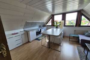 Schön,  gehobene 2 - Zimmer DG - Wohnung mit Klimaanlage, komplett möbliert in Oberhausen/ Biefang