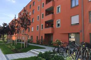 Sehr helle 2-Zimmer-Wohnung mit 2 Loggien, Einbauküche & TG, frei ab 1.09
