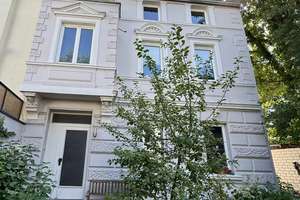 WENIGE SCHRITTE VON DER RHEINPROMENADE ENTFERNT - HAUS FÜR BIS ZU 3 PARTEIEN MIT GROßEM GARTEN