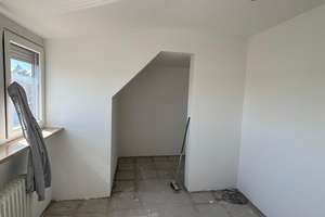 Neunhof erleben: Helle 2-Zimmer-Dachgeschosswohnung mit Stellplatz – Obere Dorfstr. 6, 90427 Neunhof, Nürnberg – Vorschaubild 4