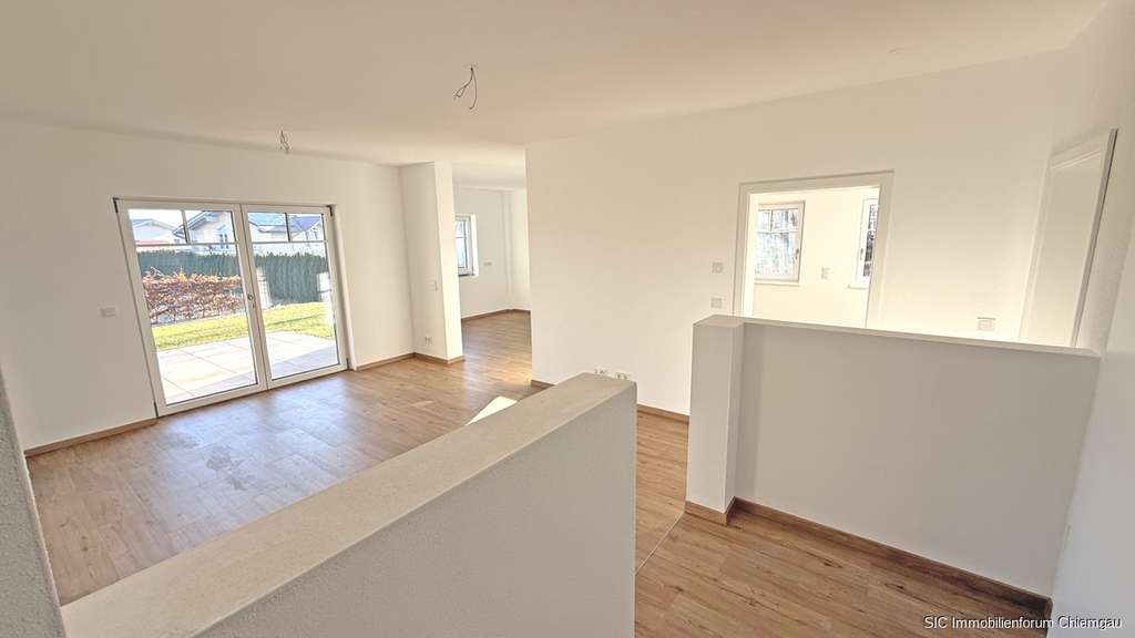 Immobilie in Fridolfing - Erdgeschoss-Wohnung in Fridolfing! Großzügige 3 Zimmer Neubauwohnung. - Bild 2