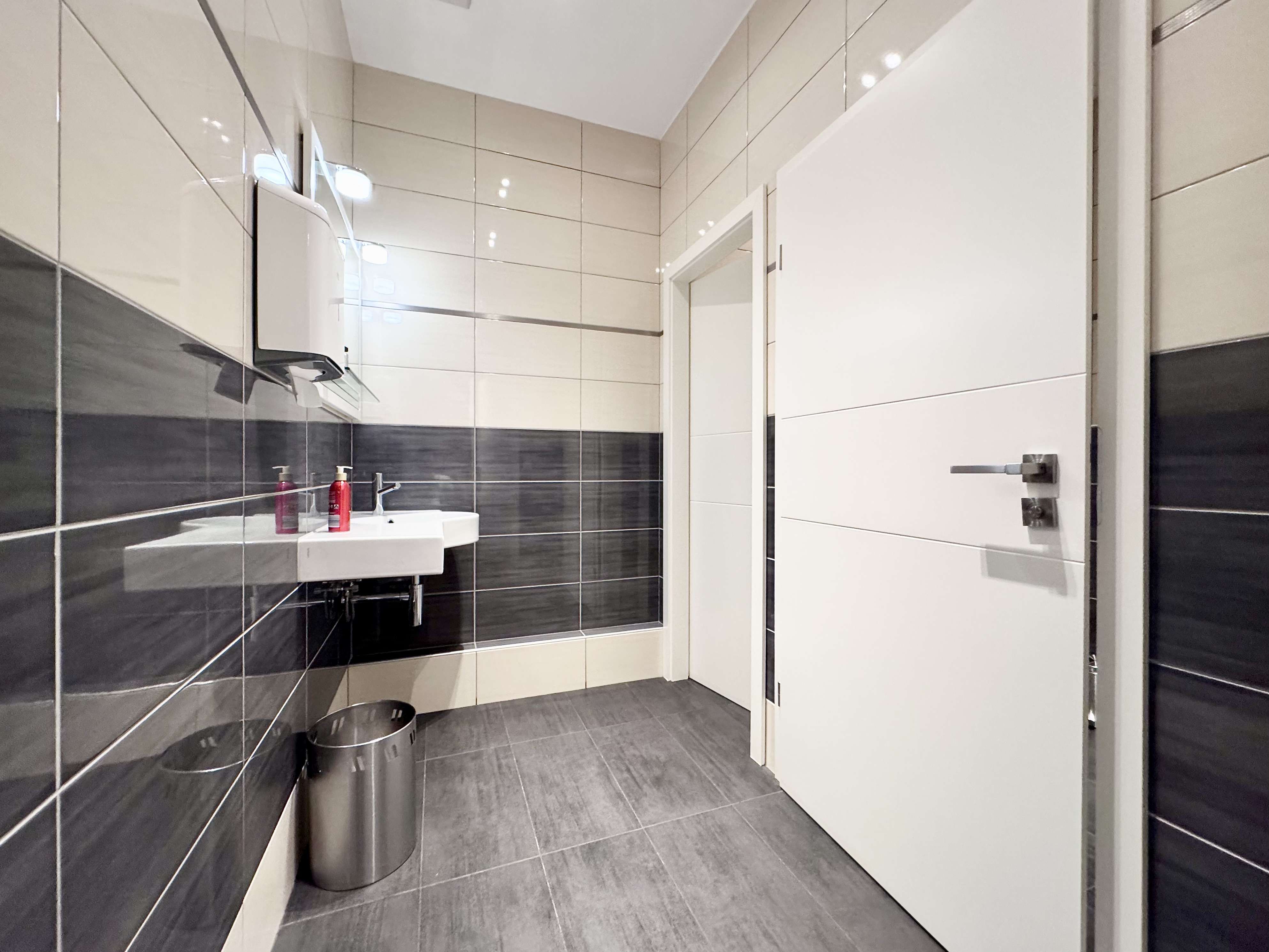 Immobilie in Schwalmtal - • Großzügiges WOHNHAUS mit separater Einheit • 360 m² Fläche in zentraler Lage von WALDNIEL... - Bild 5