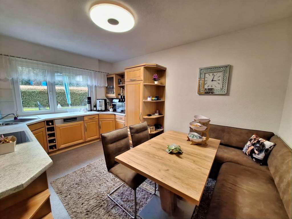 Immobilie in Weissach - Gepflegtes Zweifamilienhaus mit Garten
 - Bild 2