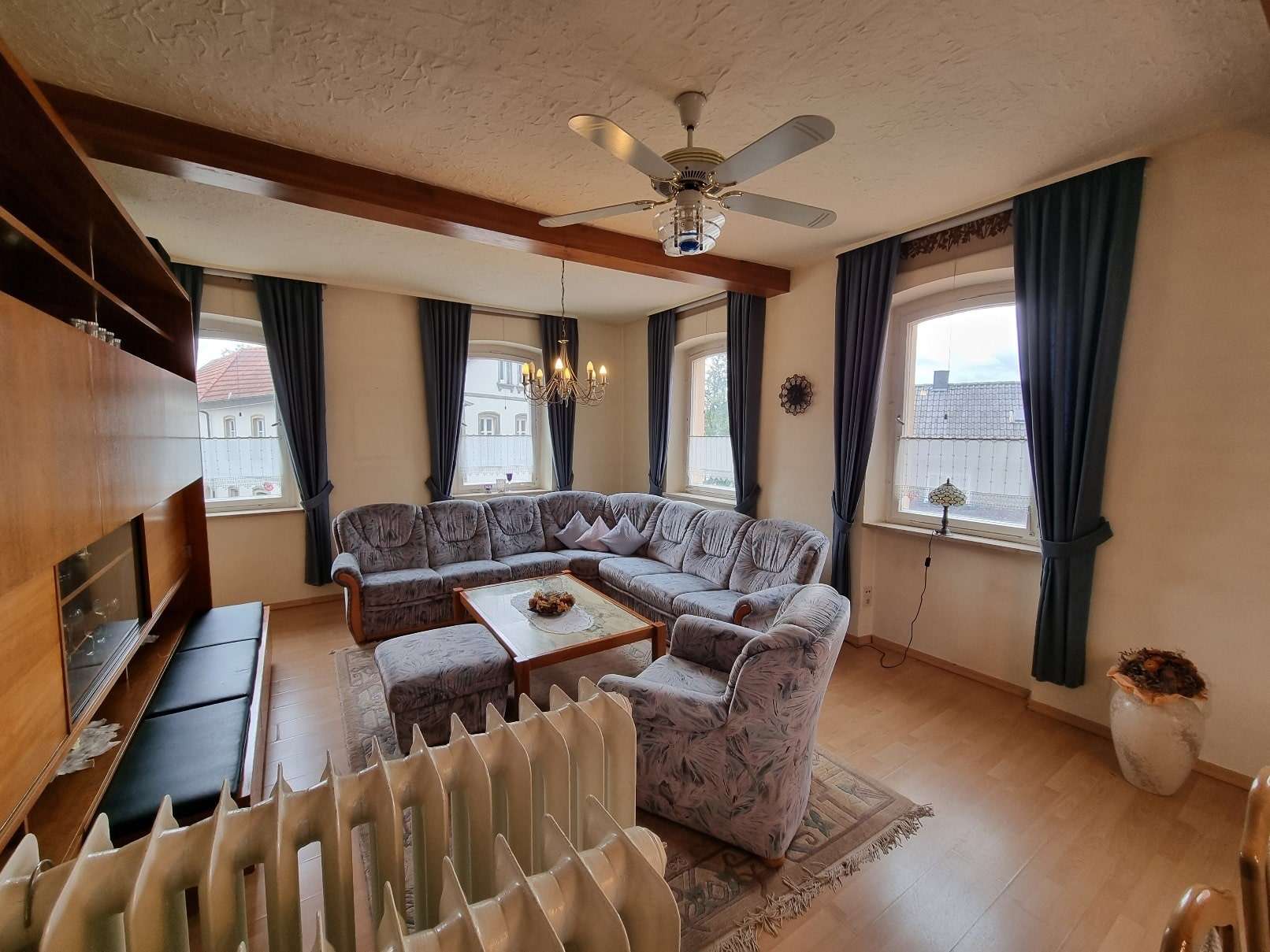 Immobilie in Untermerzbach - Großzügiges Wohnhaus mit Gewerbeeinheit, Garagen und kleinem Garten in zentraler Lage von Untermer - Bild 7