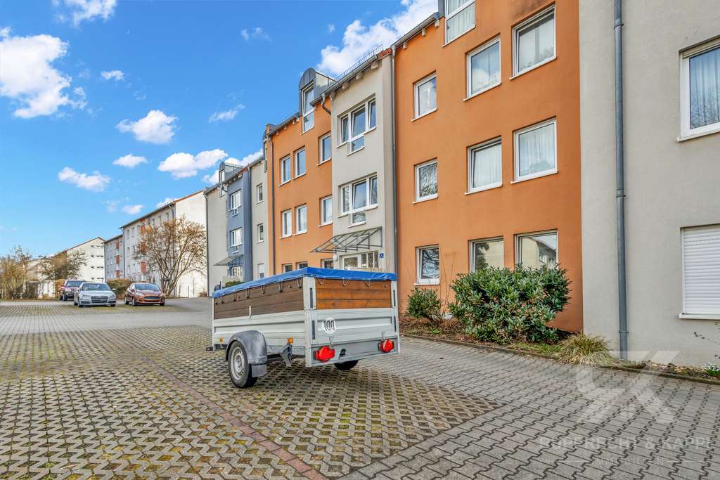 Immobilie in Neustadt an der Waldnaab - Gepflegte 2-Zimmer-Erdgeschosswohnung mit Südbalkon und Stellplatz in bester Lage Neustadt´s - Bild 1