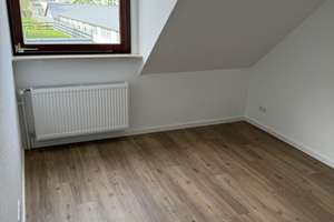 Schöne 3-Zimmer-DG-Wohnung mit guter Ausstattung in KO-Metternich – Trifter Weg 115, 56072 Metternich, Koblenz – Vorschaubild 4