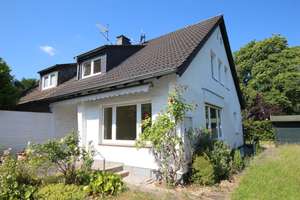 Familienfreundliche Doppelhaushälfte mit Wohlfühlfaktor, sonnigem Garten & Garage