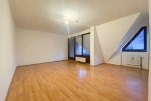 Bremen - Geräumige 1-Zimmer-Dachgeschosswohnung, Fahrstuhl, Balkon und Einbauküche und Flurbereich – Danziger Straße 11, 28237 Lindenhof, Bremen – Vorschaubild 3