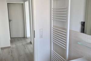 2 Zimmer, 65qm², mit Einbauküche, Terrasse zur Strasse, Keller und Stellplatz – Hauptstrasse 82, 53229 Holzlar, Bonn – Vorschaubild 2