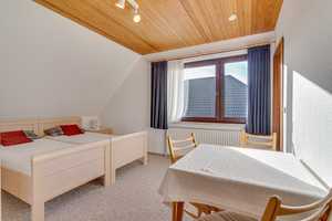 Geräumiges EFH mit vielfältigen Nutzungsmöglichkeiten!
194 qm Wfl., 9 Zi., 6 Bäder & S/O-Terrasse! – Nordfriesland (Kreis) – Vorschaubild 12