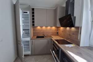 Schöne helle 2,5-Zimmer-Wohnung mit Balkon, Einbauküche und Hobbyraum