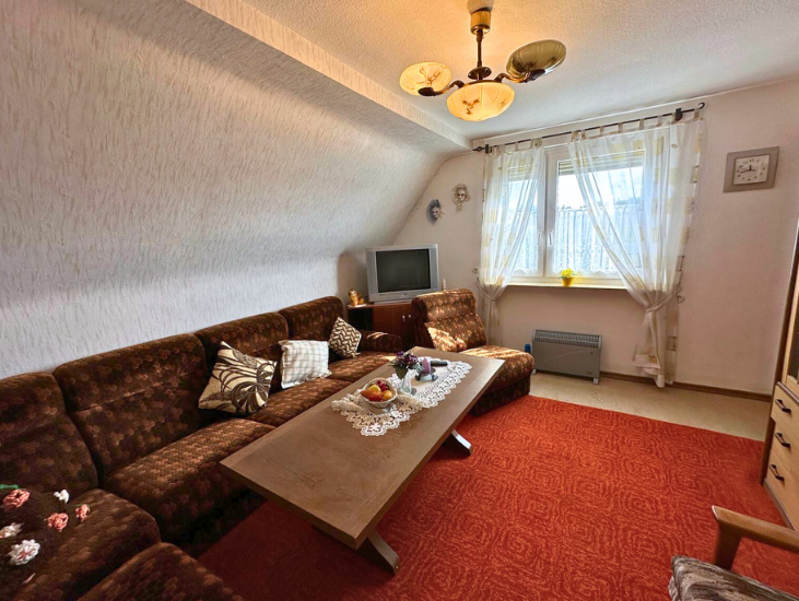 Immobilie in Bad Urach - Familienfreundliches Zuhause mit viel Platz, Garten und zwei Garagen - Bild 11