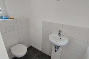 Modernes Reihenmittelhaus zur Miete – Erstbezug in ruhiger, grüner Lage – Am Heuselbach 6/1, 73529 Schwäbisch Gmünd – Vorschaubild 11
