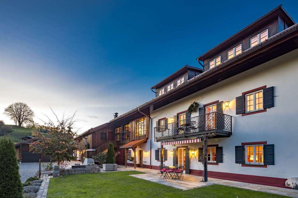 Immobilie in Frasdorf - Loftfeeling in traditionellem Landschlößl - Bild 0