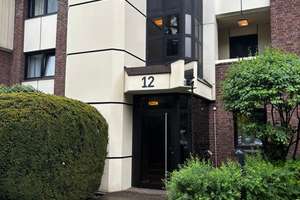 Oberkassel/Niederkassel 2-Zimmer-Wohnung mit Balkon und Tiefgarage