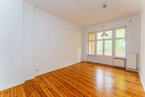 Bezugsfreie Altbauwohnung mit Balkon in beliebter Friedrichshainer Lage – Sonntagstraße 30, 10245 Friedrichshain, Berlin – Vorschaubild 2