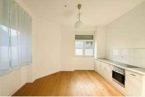 Altbaucharme direkt am Volksgarten | 2-Zimmer-Wohnung (inkl. neuer Küche) – Emmastrasse 1, 40227 Oberbilk, Düsseldorf – Vorschaubild 2