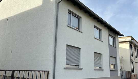 Bild von Rodgau Jügesheim:Freistehendes Zweifamilienhaus für  Großfamilien.