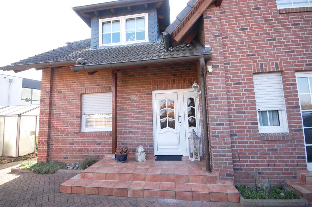 Immobilie in Rötgesbüttel - Großzügige Doppelhaushälfte mit Kamin, Garten und moderner Ausstattung – ideal für Familien - Bild 1