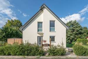 RESERVIERT * Zentral gelegenes Einfamilienhaus * Modernes Bad * Terrassen * Großer Garten