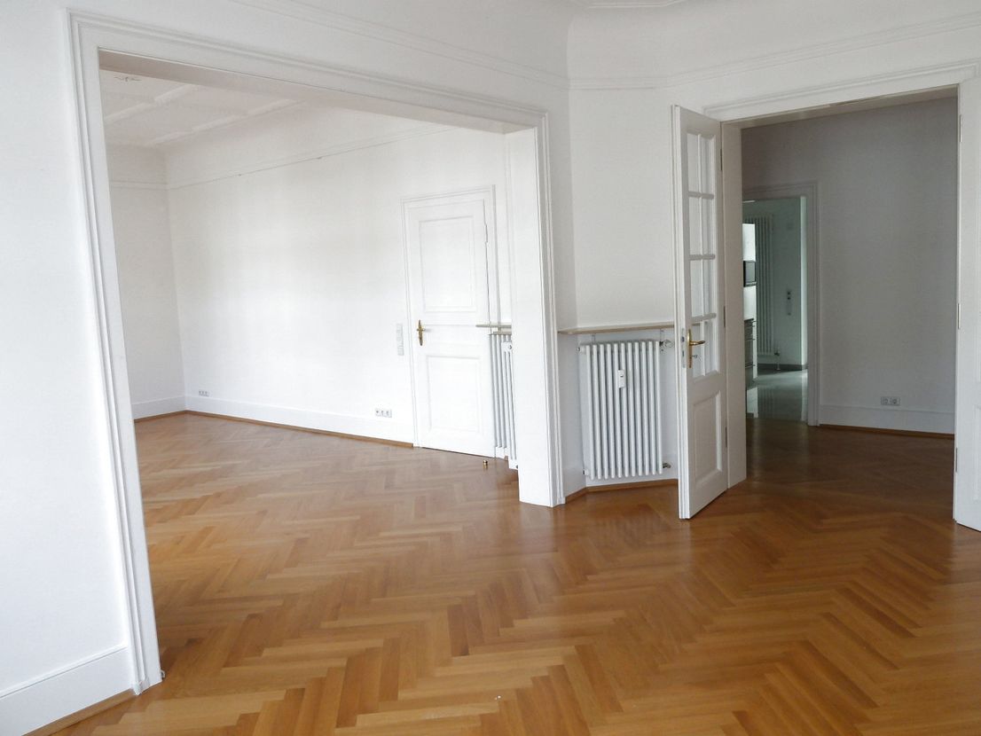 Altbauwohnung im Holzhausenviertel..V-E-R-M-I-E-T-E-T.. image