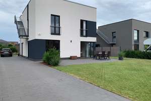 Neuwertiges 5,5-Zi. Einfamilienhaus in Hamburg-Neugraben-Fischbek – Die vollständige Adresse der Immobilie erhältst du vom Anbieter., 21147 Neugraben-Fischbek, Hamburg – Vorschaubild 1