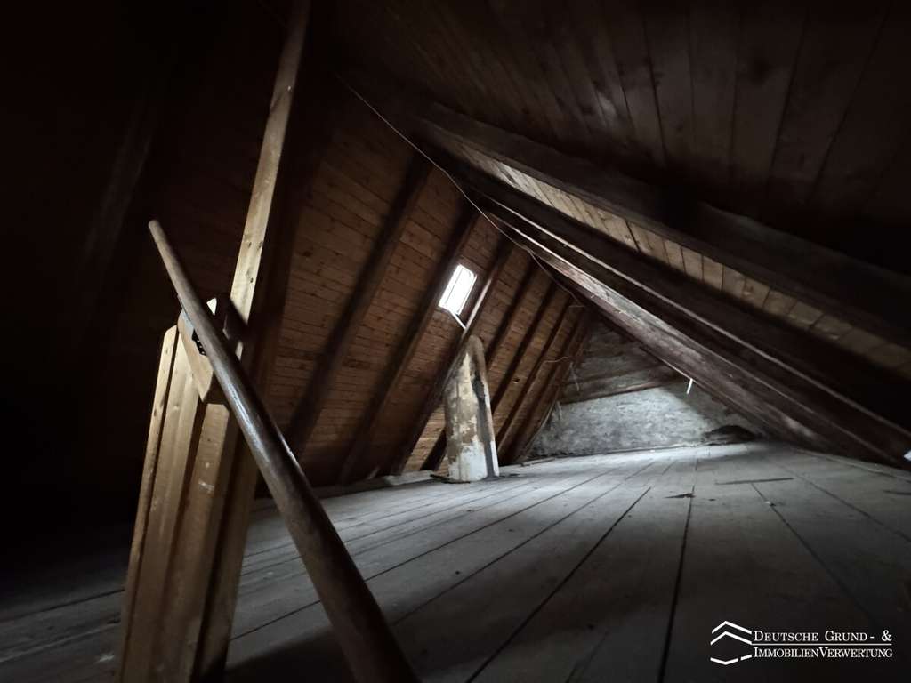Immobilie in Marktredwitz - Wohn- und Geschäftshaus in sanierungswürdigem Zustand mit Garten - Bild 4