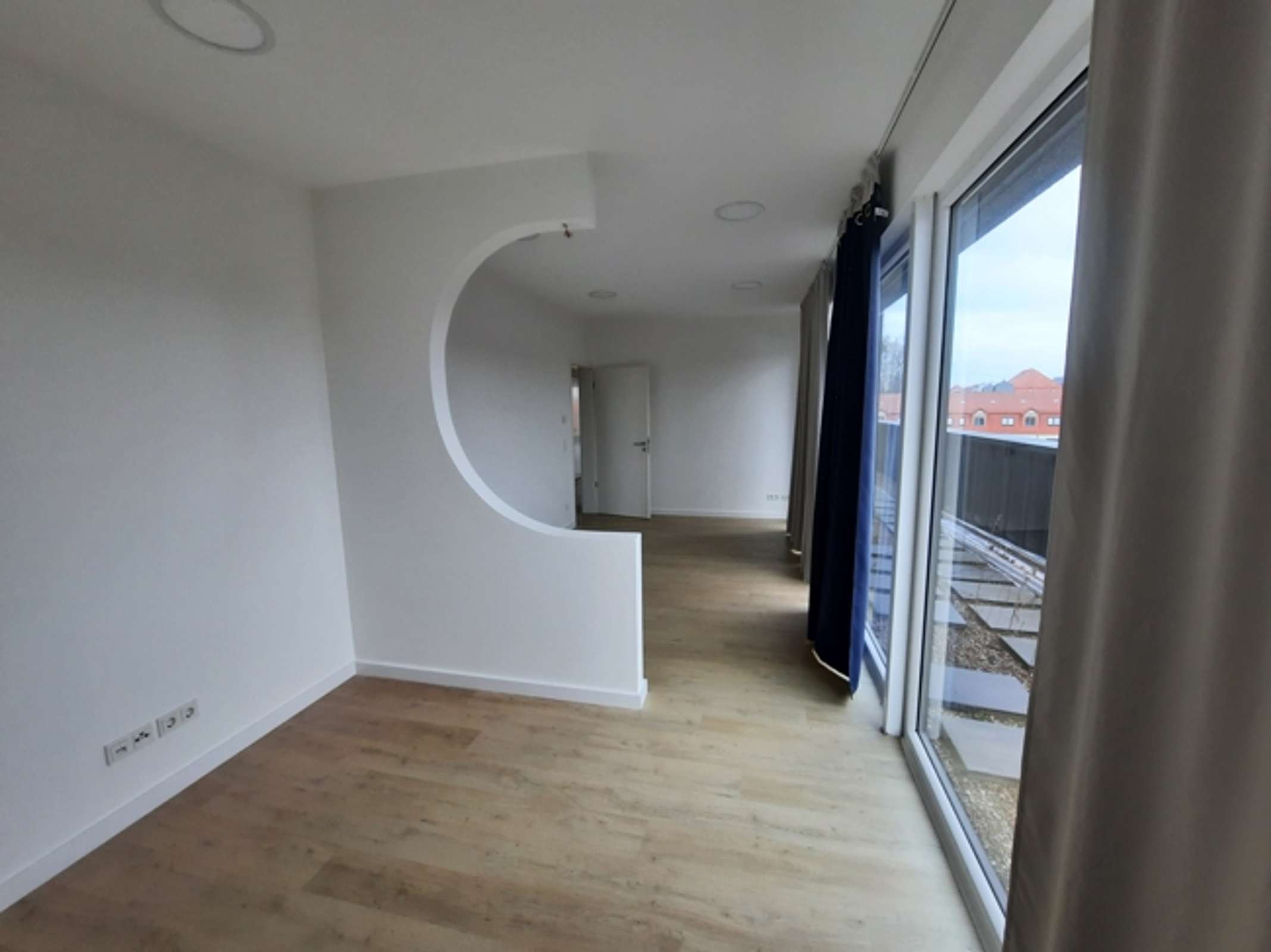 Luxuriöse 3-Zimmer-Penthouse-Wohnung mit geräumiger Wohnküche und großer Dachterrasse in Worbis