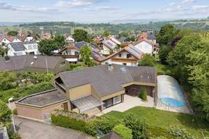 Großzügige Villa mit Pool & Doppelgarage – Die vollständige Adresse der Immobilie erhältst du vom Anbieter., 71726 Benningen am Neckar – Vorschaubild 1