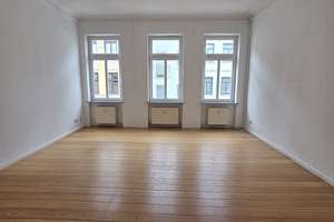 geräumige 2-Raum-Wohnung, Vollbad mit Fenster