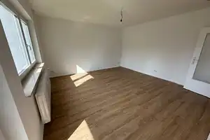 Helles & gepflegtes 1 Zimmerapartement mit Balkon in zentraler Lage von Wiesbaden! – Wittelsbacher Straße 33, 65189 Wiesbaden – Vorschaubild 2