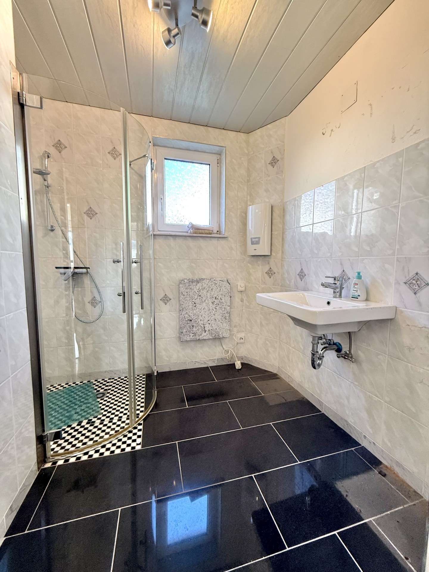 Immobilie in Pfedelbach - TOP-ANGEBOT! 3-Familien-Wohnhaus (DHH) in guter Lage - Bild 4