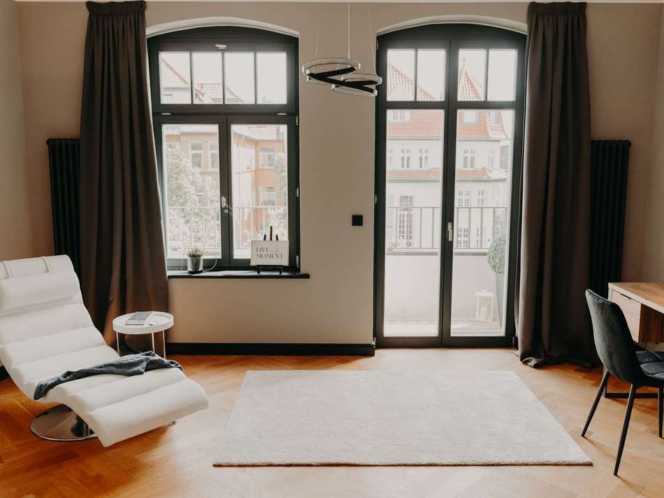 BALCONY ROOM