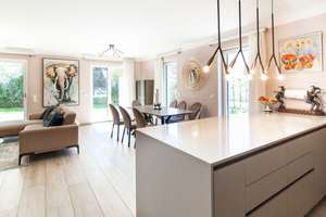 Wohnen auf 178 m²: Großzügige Erdgeschosswohnung mit sonnigen Terrassen in Trudering – Die vollständige Adresse der Immobilie erhältst du vom Anbieter., 81827 Waldtrudering, München – Vorschaubild 1